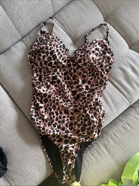 Slimming bathing suit! Super flattering hold you and never worn
